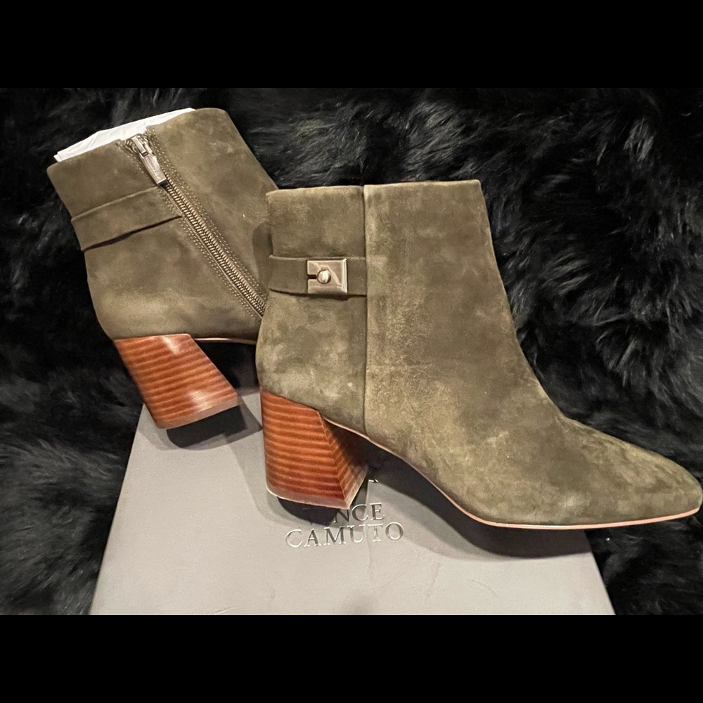 Vince Camuto Laiken Wedged-heel Ankle Bootie Green Lux Suede Sz91/2 NEW. IN BOX - Picture 11 of 13